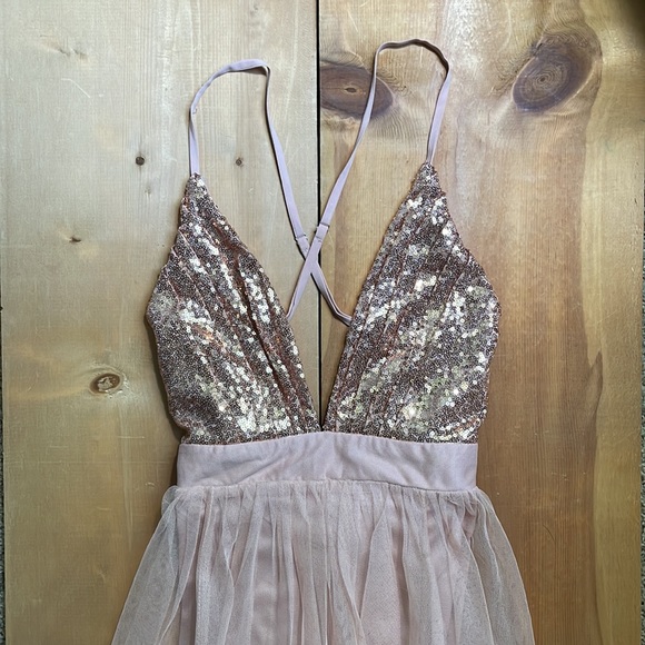 Long formal pink sequin and toole dress - Picture 3 of 9
